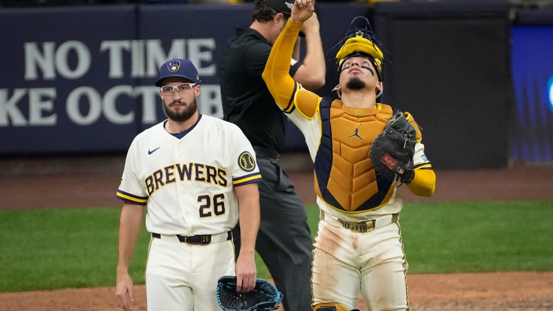 Contreras powers Brewers past Dodgers 7-4 for a 2-0 NLCS lead