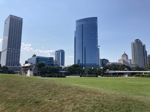 Milwaukee gets a breezy, sunny Sunday with a warmer, dry week ahead